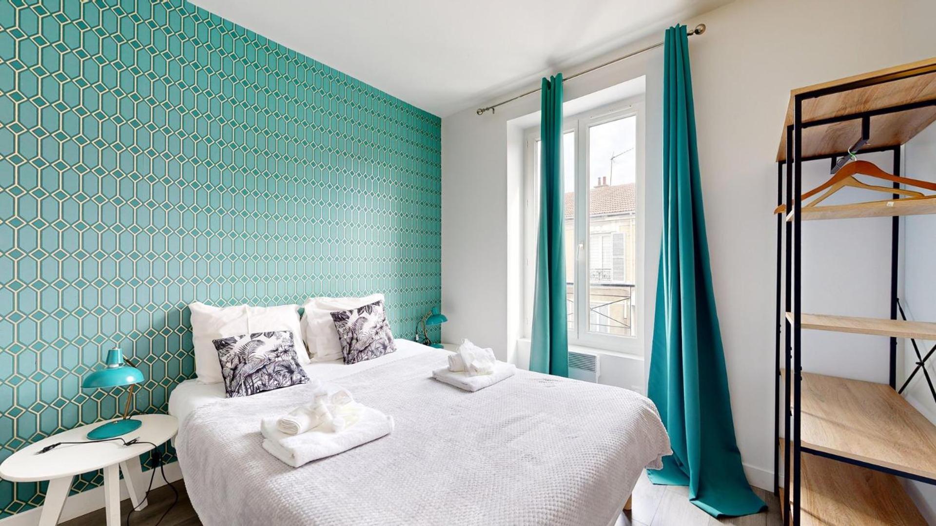 802 Lovely's - Superb * Bagnolet